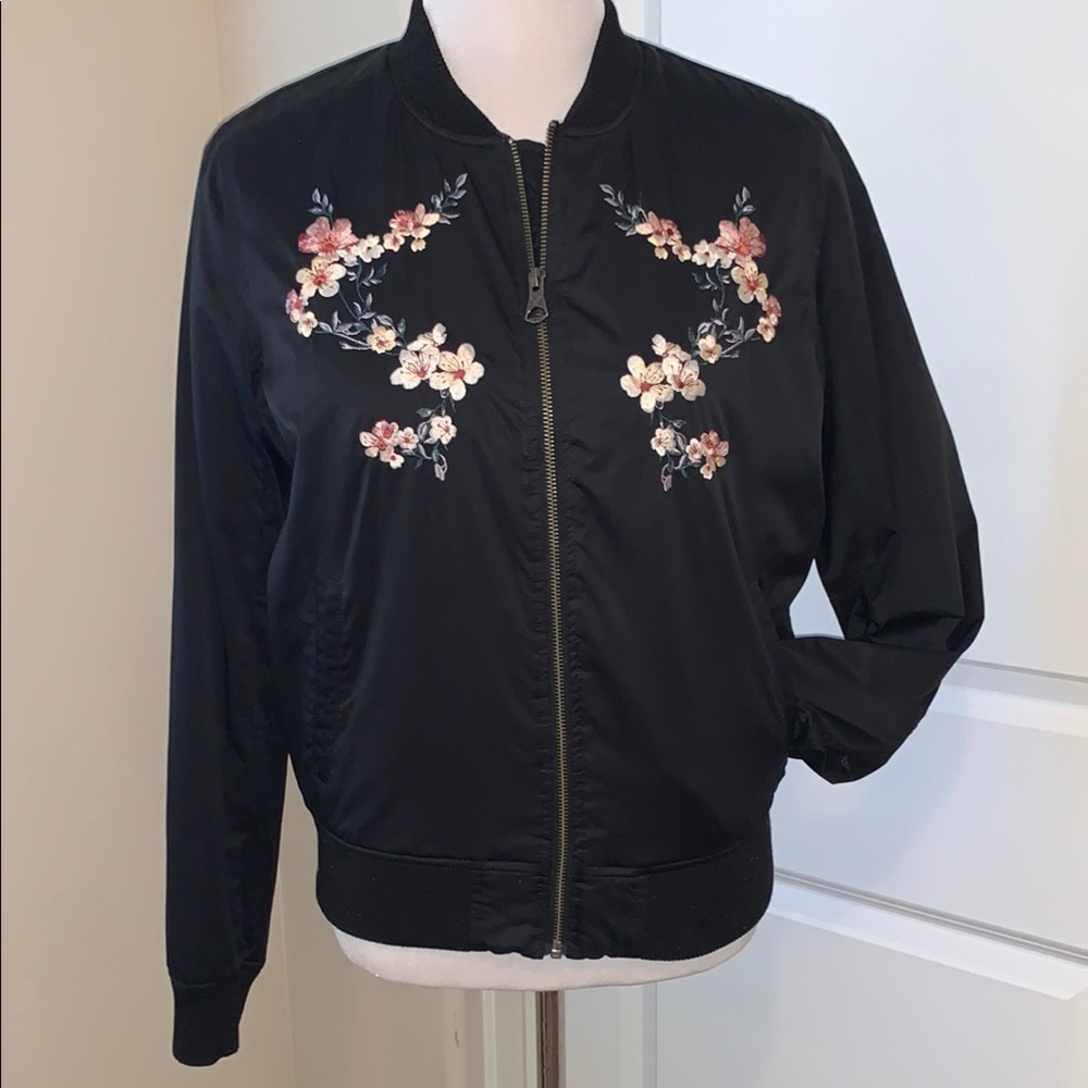 AMERICAN EAGLE OUTFITTERS GORGEOUS SIZE MEDIUM ZIPPERED JACKET